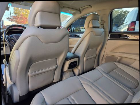 Used 2018 Lincoln MKZ Premiere image 17