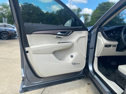 Used 2021 Buick Envision Avenir w/ Technology Package II FWD image 19