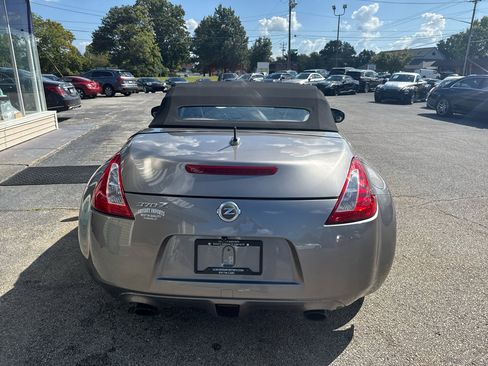 Used 2010 Nissan 370Z Roadster image 7