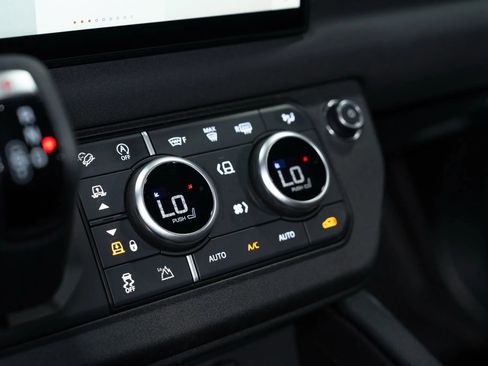 Used 2023 Land Rover Defender 110 75th Limited Edition image 22