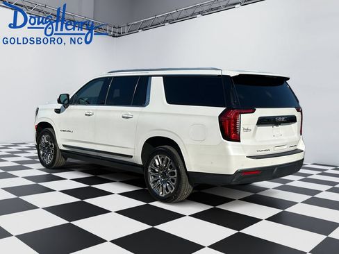 Used 2023 GMC Yukon XL Denali Ultimate AWD/4WD image 3