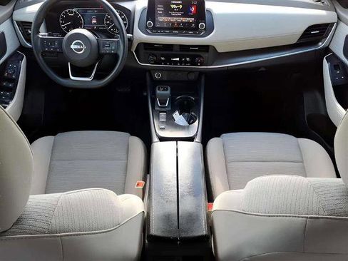 Used 2023 Nissan Rogue SV image 10