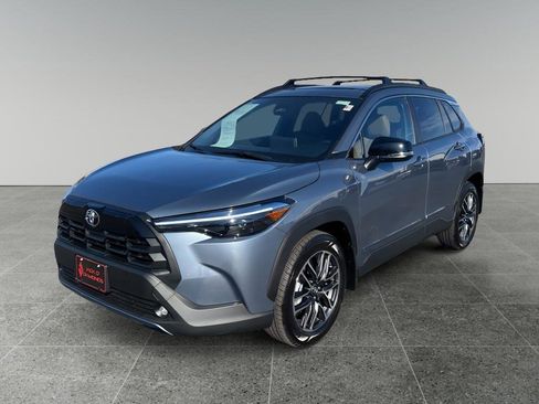 Used 2026 Toyota Corolla Cross XLE image 3