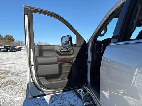 Used 2023 GMC Sierra 2500 SLT w/ SLT Preferred Package image 22