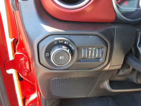 Used 2022 Jeep Wrangler Unlimited Rubicon w/ Xtreme Recon 35" Tire Package AWD/4WD image 39
