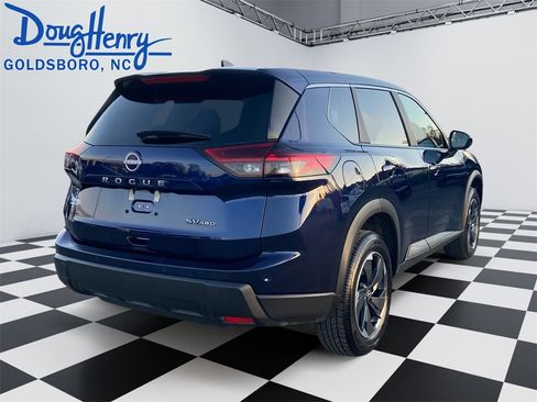 Used 2024 Nissan Rogue SV image 5