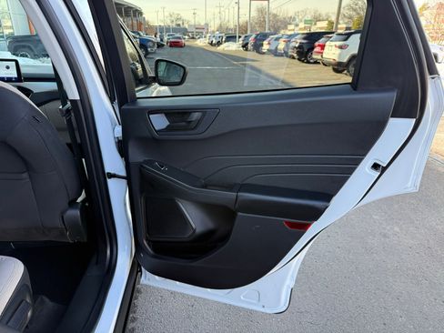 Used 2022 Ford Escape SE image 28