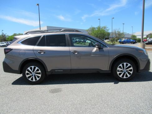 Used 2021 Subaru Outback Premium AWD/4WD image 2
