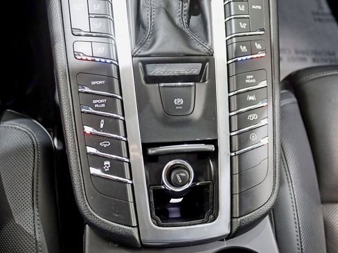 Used 2018 Porsche Macan GTS image 24