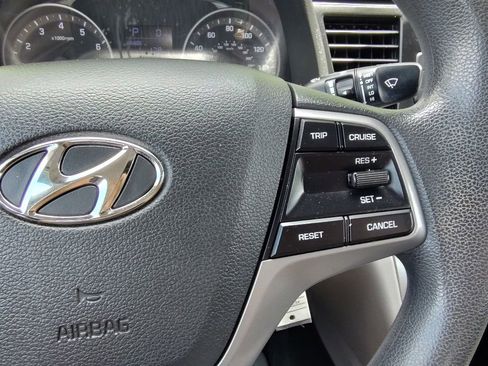 Used 2017 Hyundai Elantra SE image 20