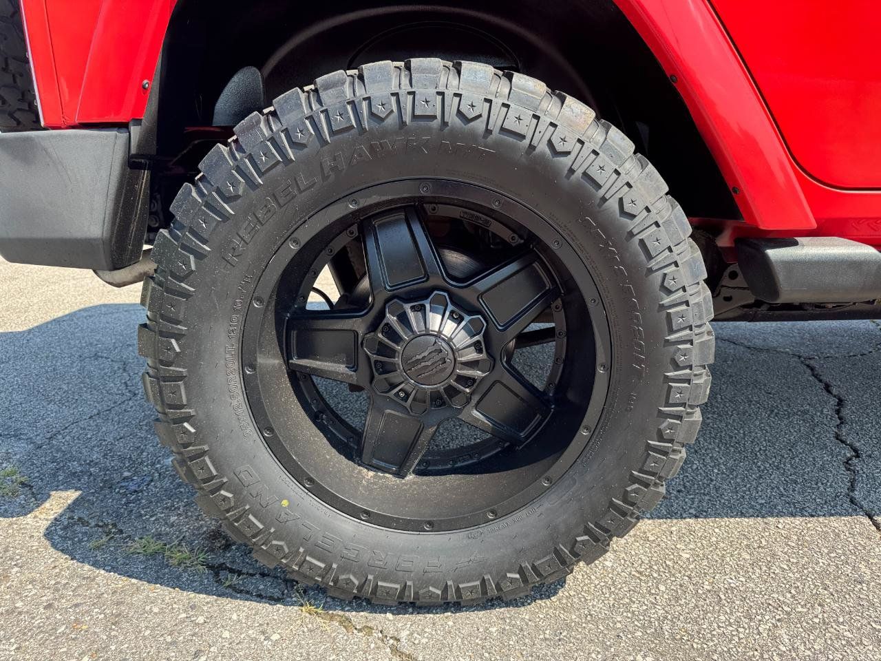 Used 2013 Jeep Wrangler Unlimited Sahara w/ Connectivity Group AWD/4WD image 16