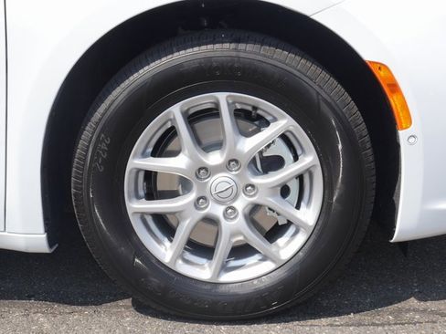 New 2026 Chrysler Pacifica Select image 15