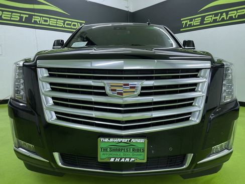 Used 2020 Cadillac Escalade Platinum image 3