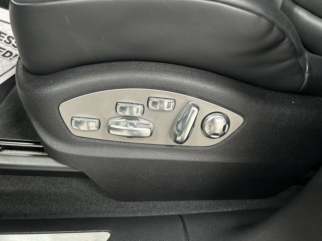 Certified 2026 Porsche Macan AWD/4WD image 10