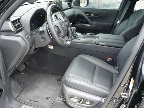 Used 2026 Lexus LX 600 4WD w/ Accessory Package (Z1) image 9