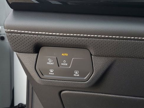 New 2026 Volkswagen Atlas SE FWD image 21