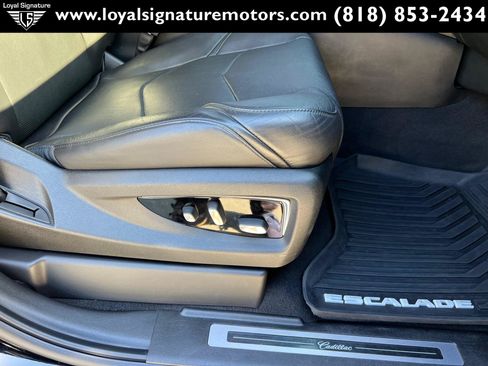 Used 2018 Cadillac Escalade ESV Luxury RWD image 39