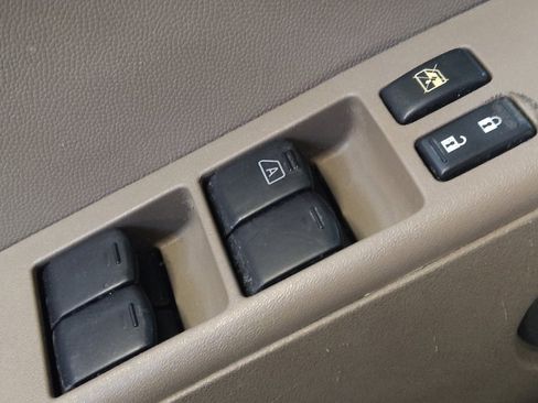 Used 2016 Nissan Frontier SV image 27