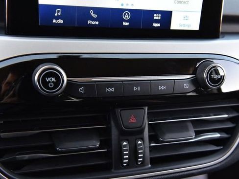 Used 2022 Ford Escape SE w/ SE Sport Appearance Package image 14