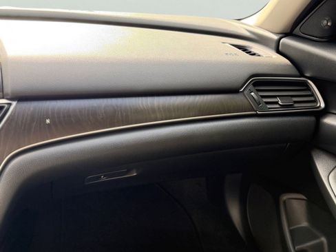 Used 2019 Honda Accord Touring image 37