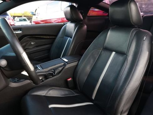 Used 2010 Ford Mustang GT Premium RWD image 9