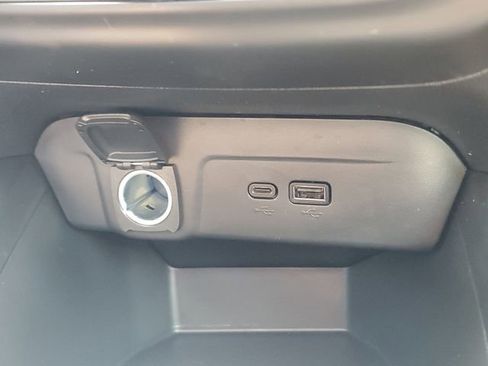 Used 2025 Chevrolet Trax LS image 31