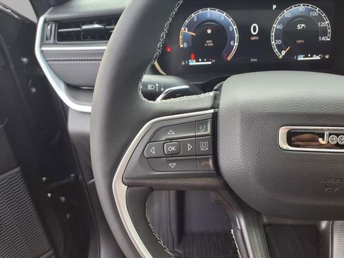 New 2025 Jeep Grand Cherokee Laredo image 10