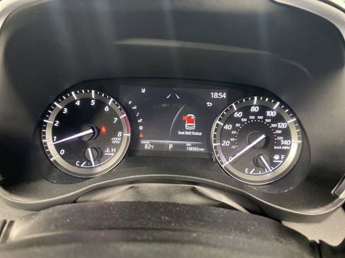 Used 2020 Toyota Highlander XLE AWD/4WD image 3
