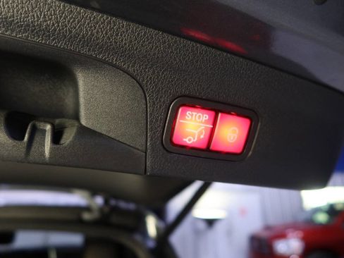 Used 2022 Mercedes-Benz GLE 350 4MATIC w/ AMG Line Exterior image 28