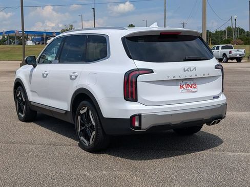 Used 2023 Kia Telluride EX w/ EX Captain's Chair Package FWD image 10