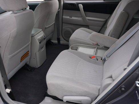 Used 2011 Toyota Highlander 2WD image 25