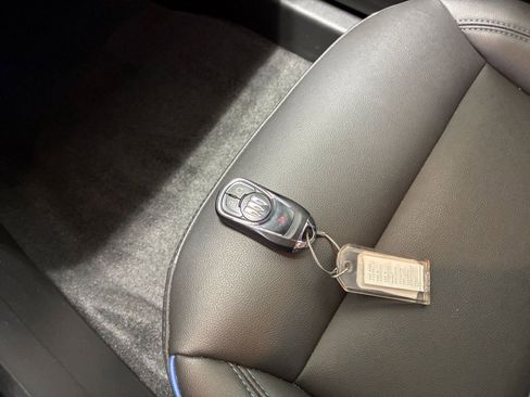 Used 2025 Buick Envista Sport Touring image 21