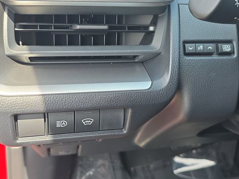 Used 2024 Toyota Prius LE FWD image 25