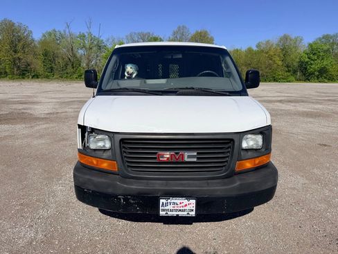 Used 2017 GMC Savana 3500 Extended RWD image 2