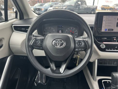 Used 2023 Toyota Corolla Cross L image 15