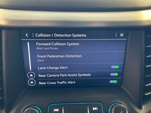 Used 2021 GMC Acadia SLE image 46