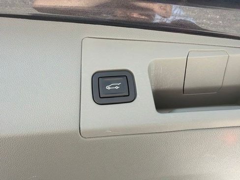 Used 2017 Cadillac XT5 Premium Luxury AWD/4WD image 17