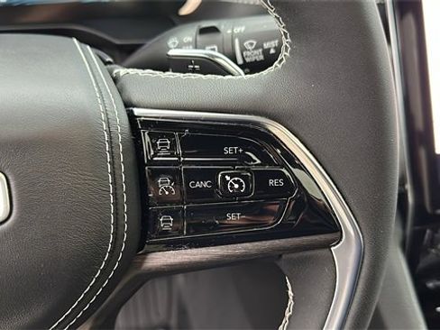 Used 2023 Jeep Grand Cherokee Overland image 15