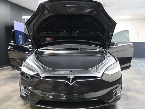 Used 2018 Tesla Model X 75D image 53