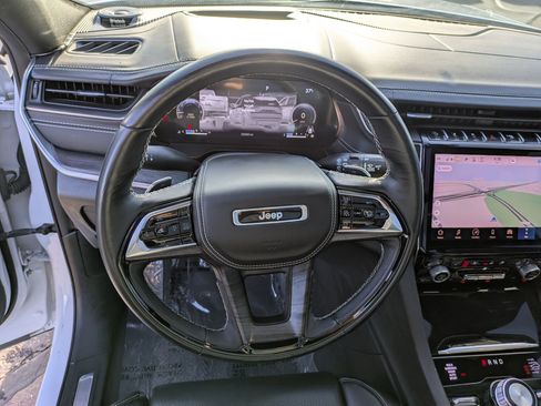 Used 2022 Jeep Grand Cherokee L Overland w/ Advanced Protech Group III image 17