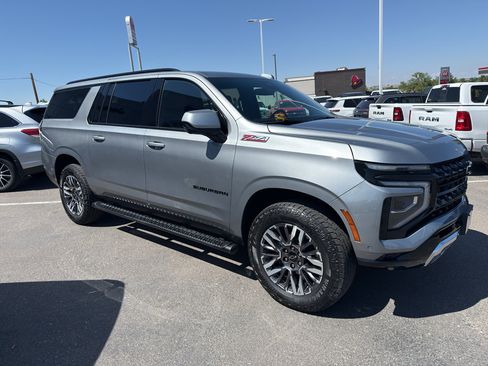 Used 2025 Chevrolet Suburban Z71 AWD/4WD image 6