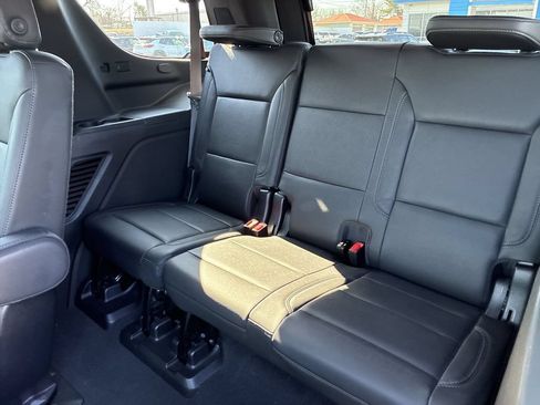 Used 2023 Chevrolet Tahoe Z71 w/ Luxury Package AWD/4WD image 21