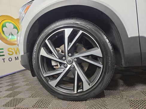Used 2022 Volvo XC40 T5 R-Design w/ Advanced Package image 32