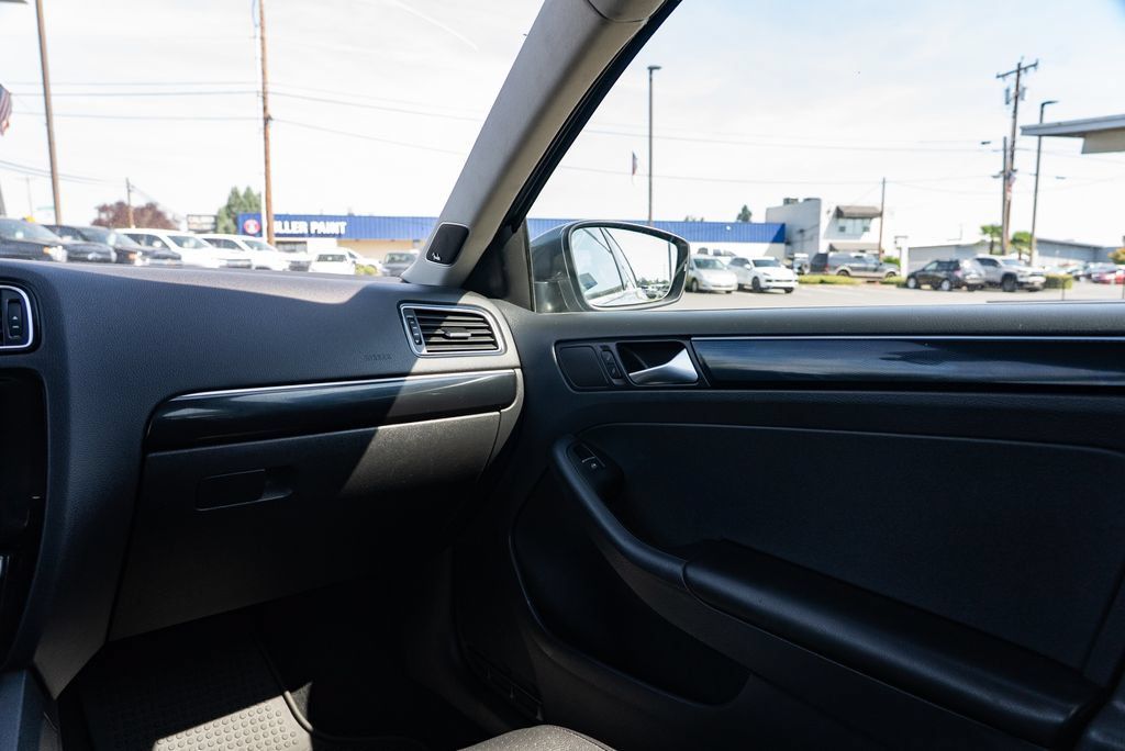 Used 2015 Volkswagen Jetta TDI SEL FWD image 10