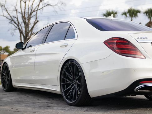 Used 2019 Mercedes-Benz S 560 Sedan w/ AMG Line Exterior image 9