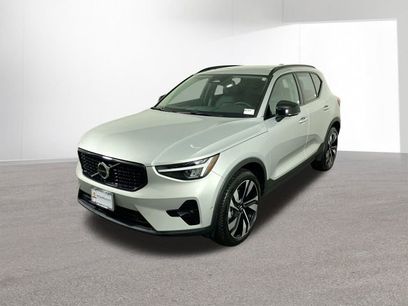 Used 2025 Volvo XC40 B5 Plus