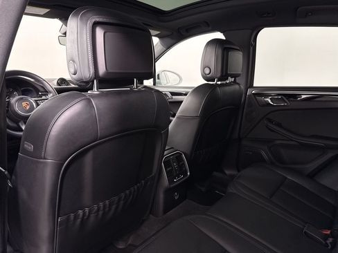 Certified 2024 Porsche Macan AWD/4WD image 26