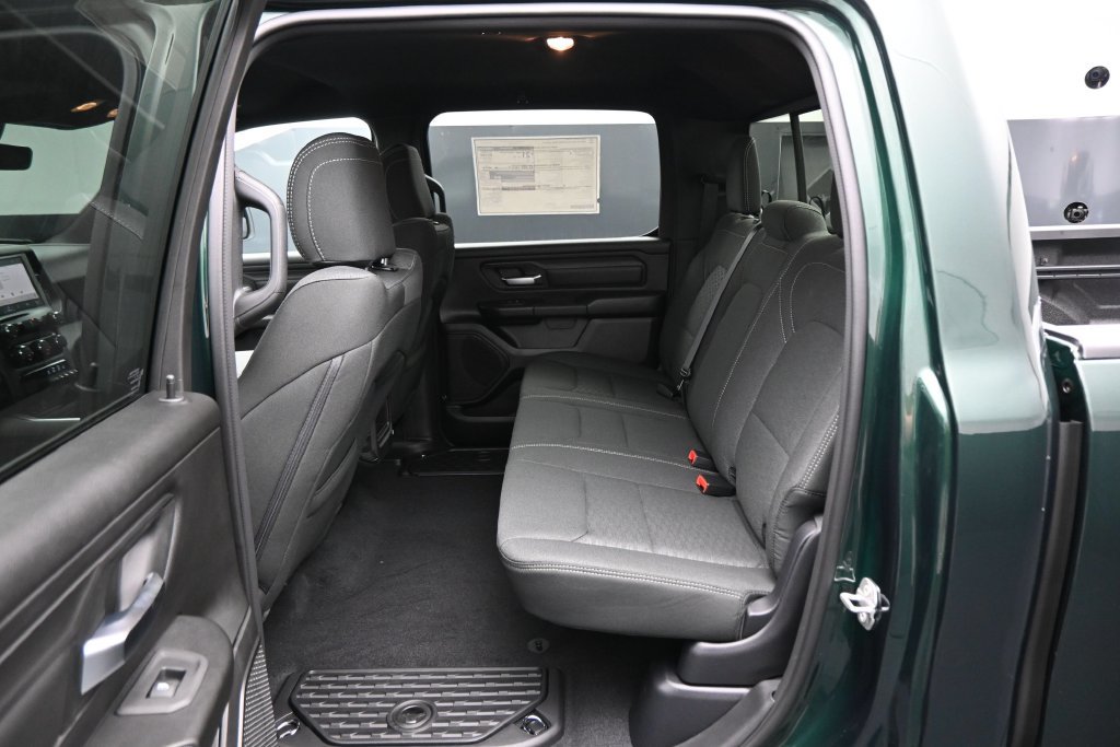 Used 2027 RAM 1500 Express AWD/4WD image 25