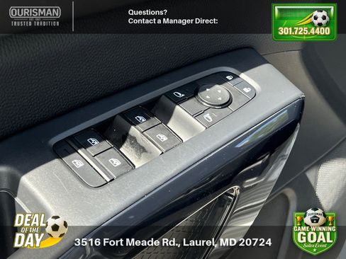Used 2025 Nissan Pathfinder SV AWD/4WD image 9