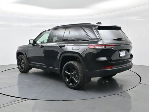 New 2025 Jeep Grand Cherokee Limited w/ Luxury Tech Group II image 4